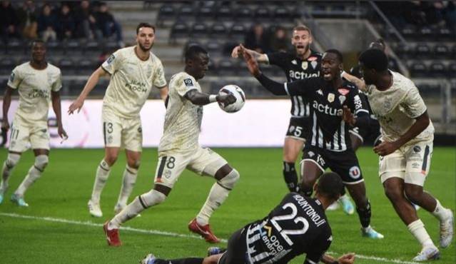 周五法甲焦点战：巴黎圣日尔曼主场迎战昂热，胜负悬念几何？